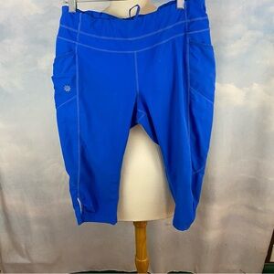 Athleta Dobby Be Free Knickers Athletic Capri Leggings